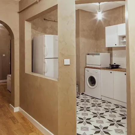 Ξενοδοχείο με διαμερίσματα Raya