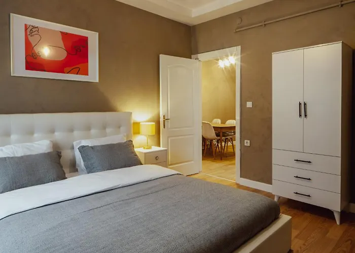 Ξενοδοχείο με διαμερίσματα Raya