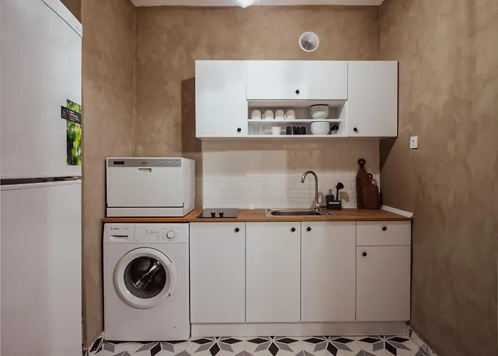 Raya Apartmanhotel *